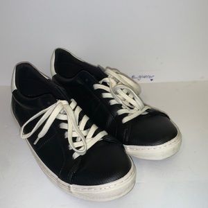 Black & White Lace Up Tennis Shoes Sneakers 👟